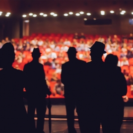 THEATRE A FENETRANGE